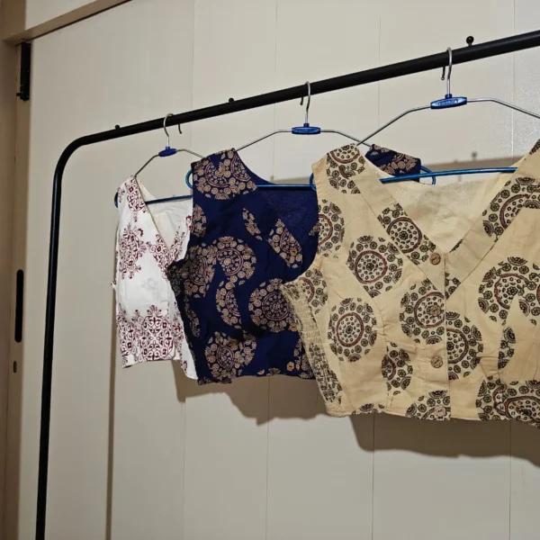 Elastic V nack print blouse